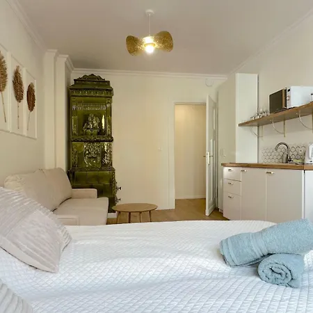 Seredino Apartment- Modern Comfort In A Quiet Location, 5 Minutes To Old Town & Seaside Apartment